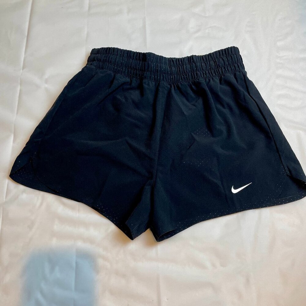 Nike NWT Black Training Kids Shorts Size M